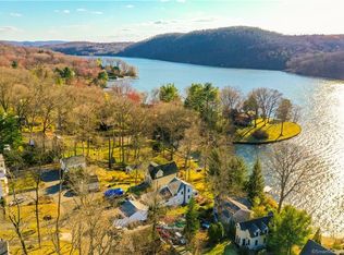 2 Boulder Rdg, Danbury, CT 06811