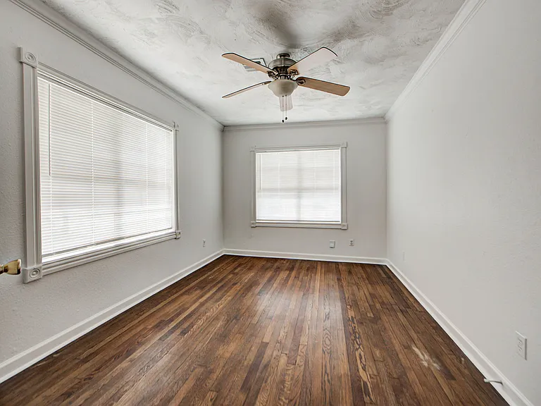 418 N Flood Ave — Photo 7