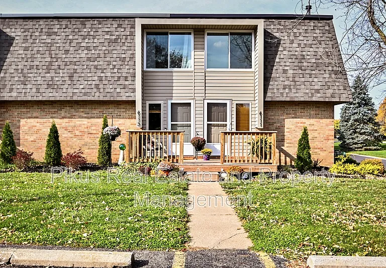 6111 Island Dr NW — Photo 1