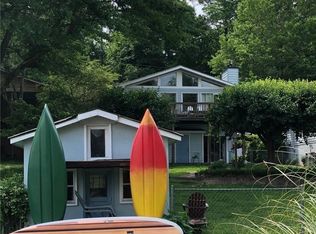 656 Lake Dr, Snellville, GA