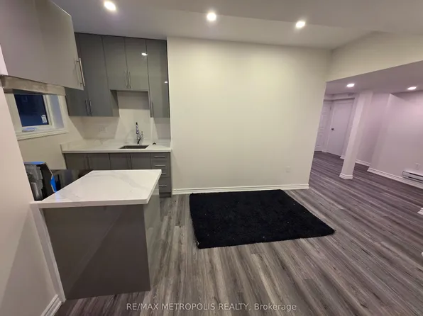 301 Seaview Hts #Basement, East Gwillimbury, ON L9N 0Z1