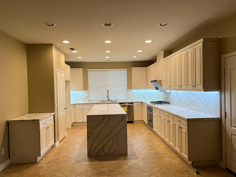 303 N Madera Privado — Photo 11