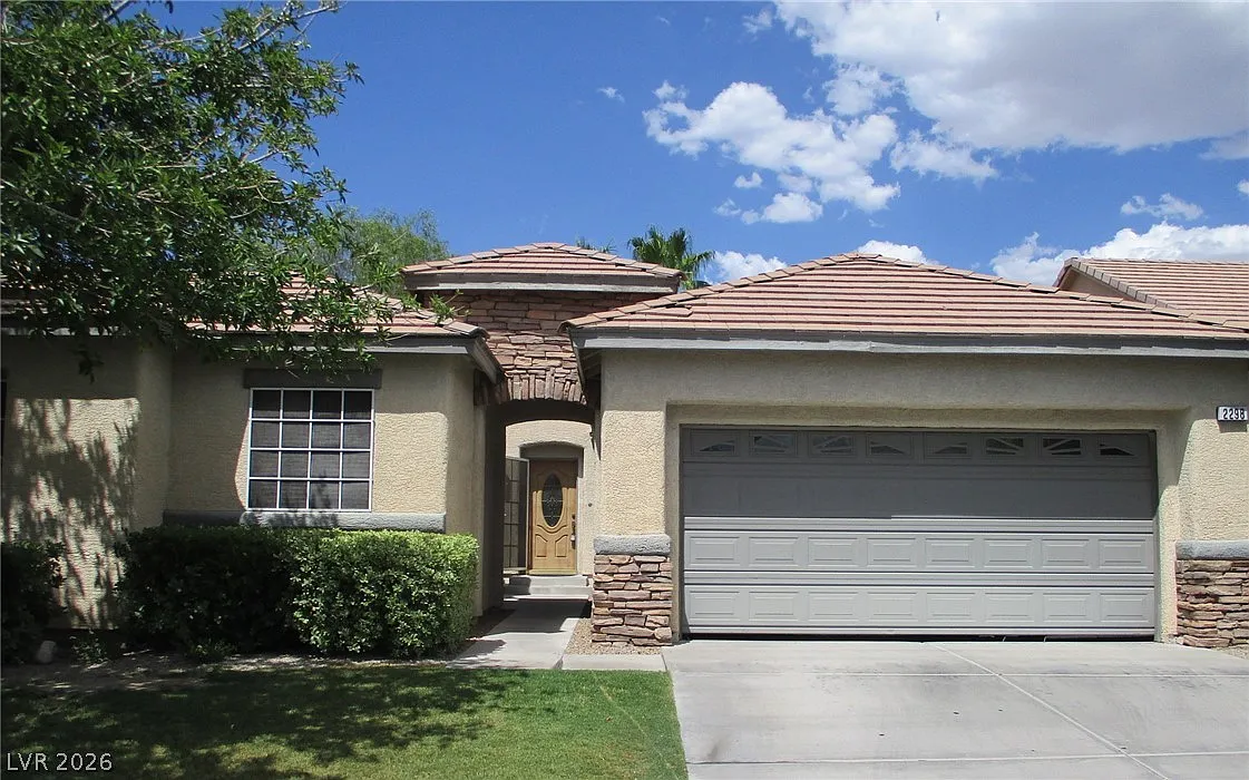 4 bed, 2.0 bath, 2255 sqft, $2,325 — Photo 1