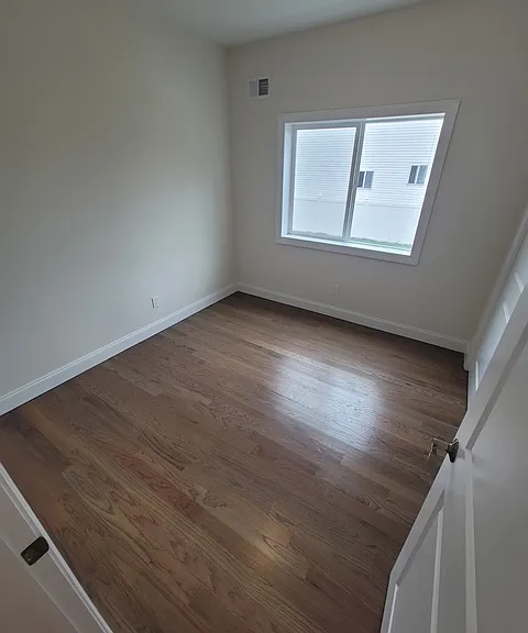 253 Van Pelt Ave — Photo 3
