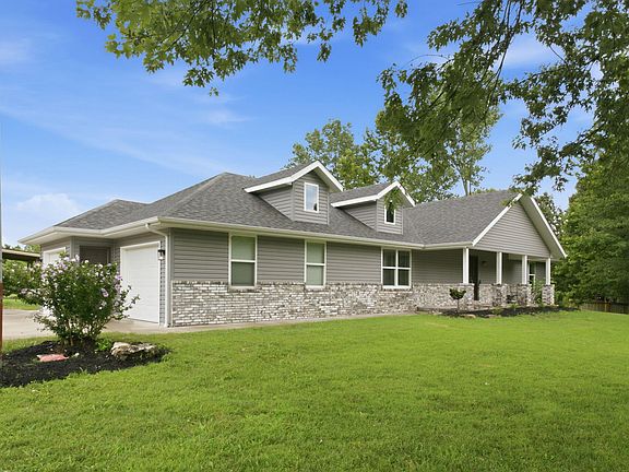 2nd image of 542 Sommer Lane