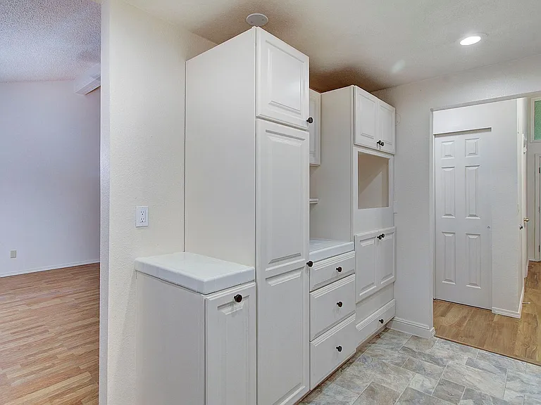 12709 NE 5th St — Photo 8