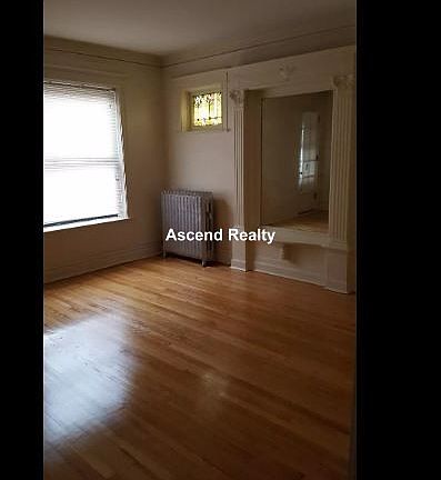 3rd image of 6111 S King Dr APT 2