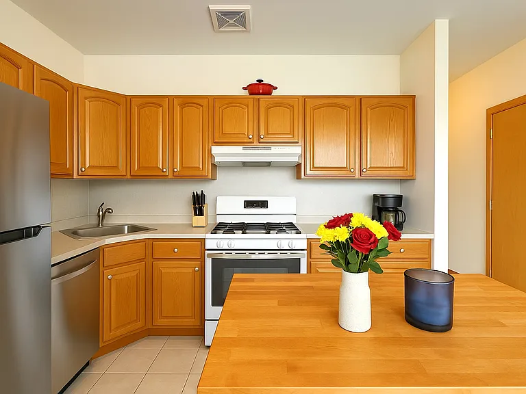 254 S 1st St #4B — Photo 4