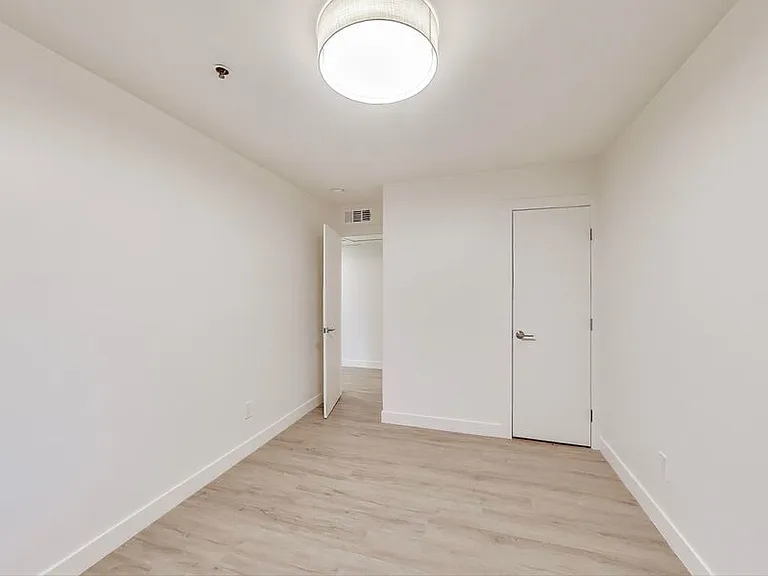 95 41st St #201 — Photo 11