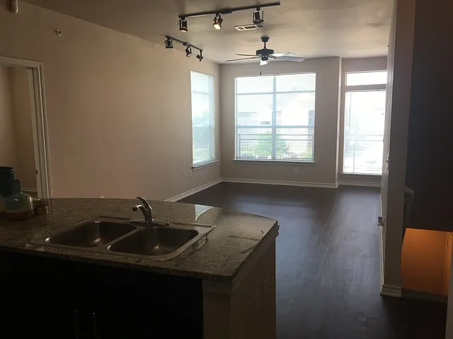 Post Rd — Photo 1
