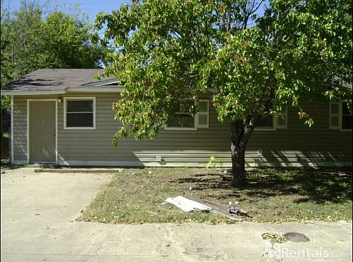 1st image of 902-904 S 13th St