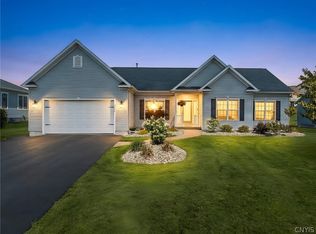 3705 Pegasus Cir, Syracuse, NY 13209