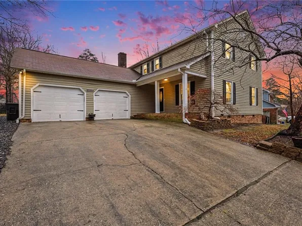 4518 Oak Hollow Dr, High Point, NC 27265