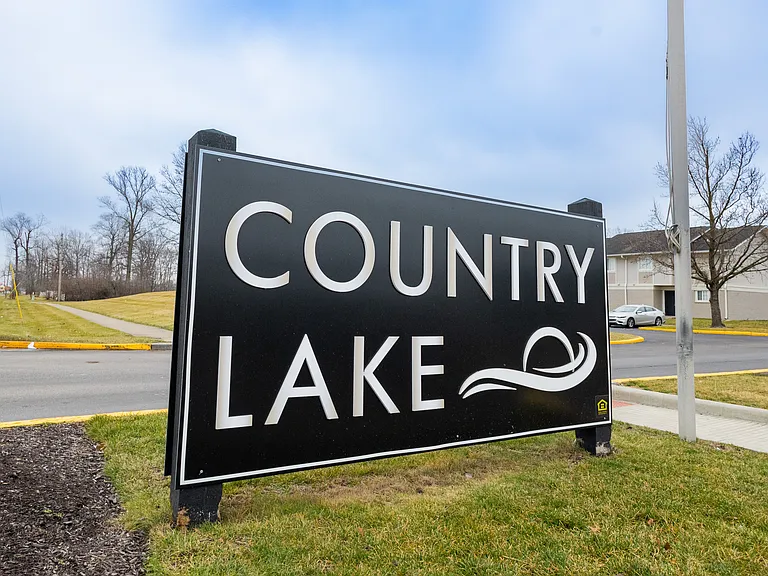 Country Lake Townhomes — Photo 1
