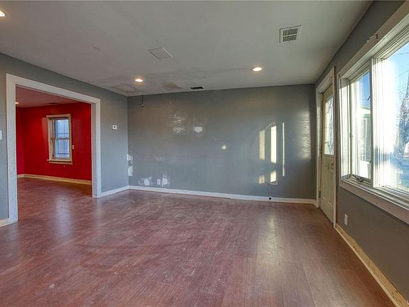 4th image of 70 Miller St