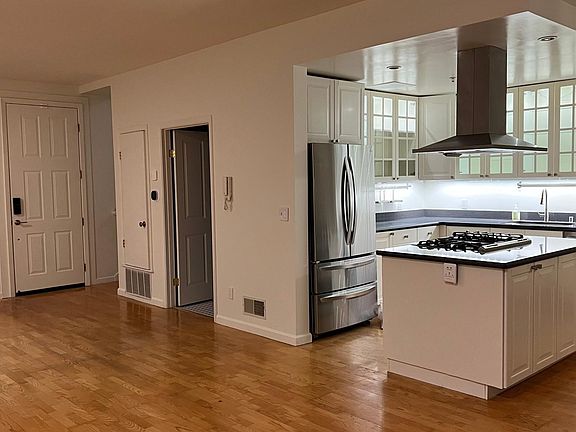 Living/kitchen area