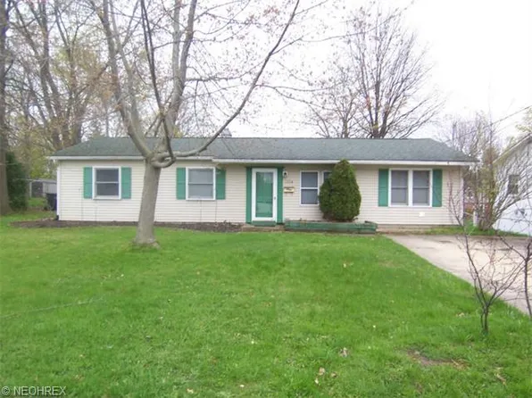 2194 E Santom Rd, Stow, OH 44224