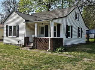 415 E Johnson St, Fairfield, IL 62837