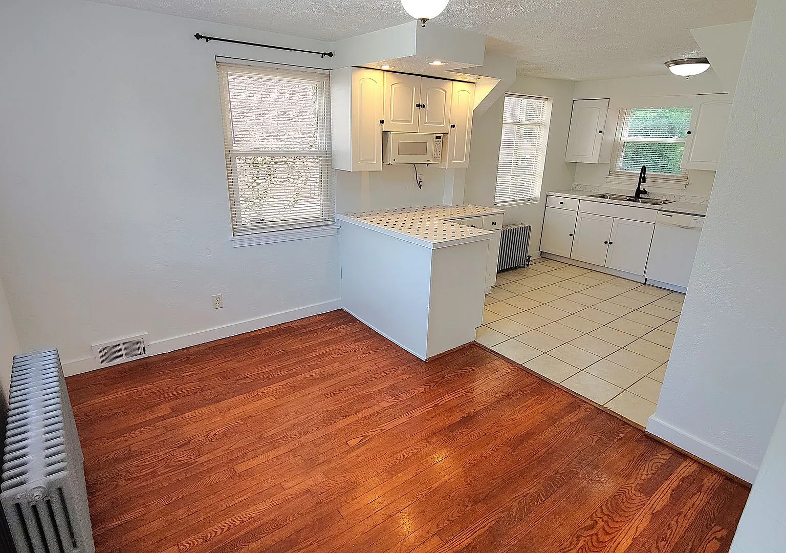 *Recently Updated & Cozy 3BD/1BA Single-Family Home Available in Brentwood* — Photo 3