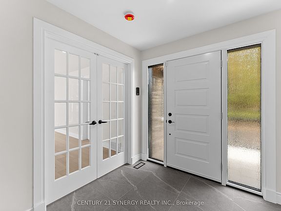 4th image of 1580 Groves Rd