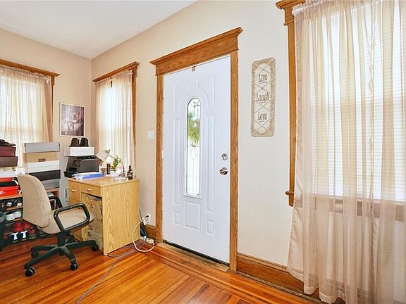 4th image of 19 Windom Ave