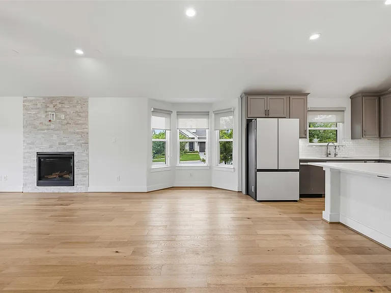 401 Sitlington Ln — Photo 13