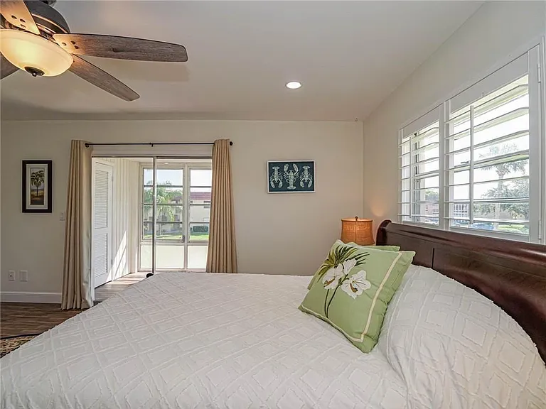 76 Royal Oak Dr #205 — Photo 17