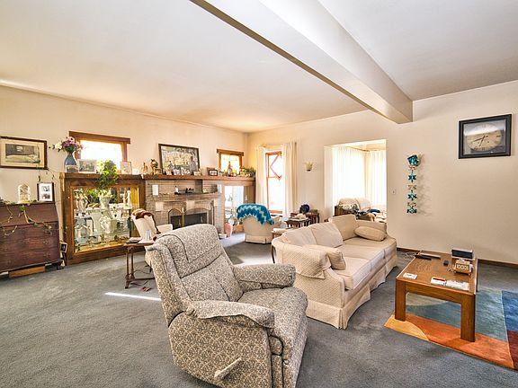 2nd image of 2711 W Sunnyside Ave