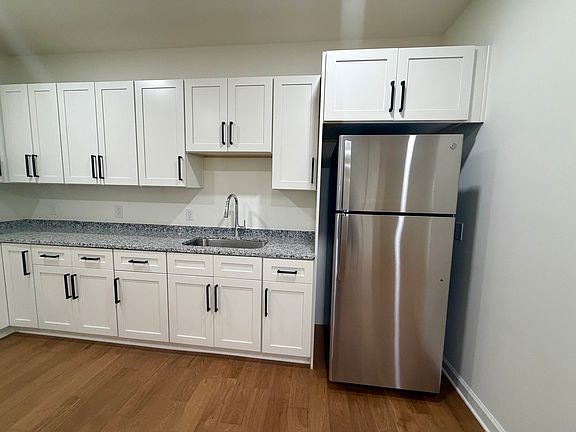 5th image of 593 Regency Cir #B