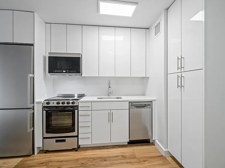 315 W 57th St #8G — Photo 3