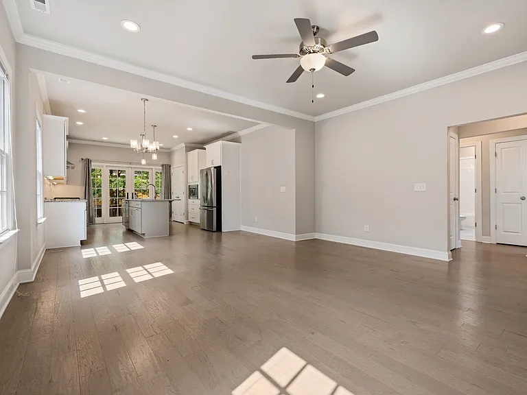 1108 Wall St — Photo 2