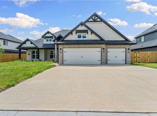 1431 Dresden Dr, Centerton, AR 72719