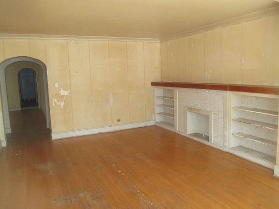 4th image of 6428 N Claremont Ave