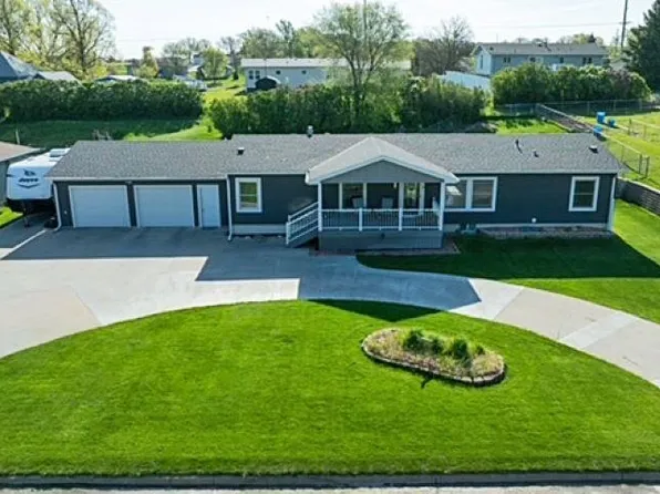 1136 S 6th Ave, Broken Bow, NE 68822
