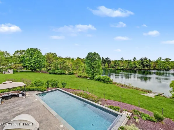 3 Redwood Ln, East Stroudsburg, PA 18301