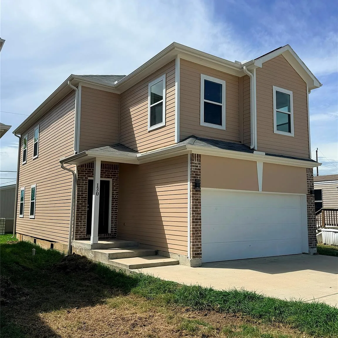 3 bed, 2.5 bath, 1724 sqft, $1,950 — Photo 2