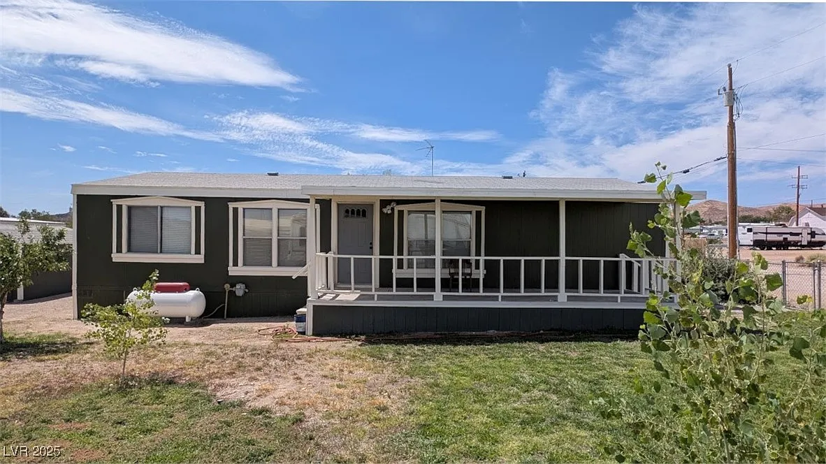 3 bed, 2.0 bath, 1152 sqft, $1,800 — Photo 1