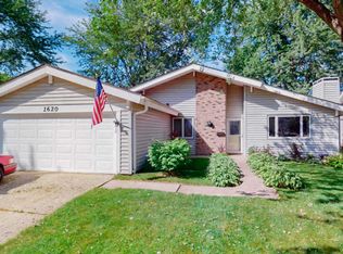 1620 Beverly Ct, Hanover Park, IL 60133