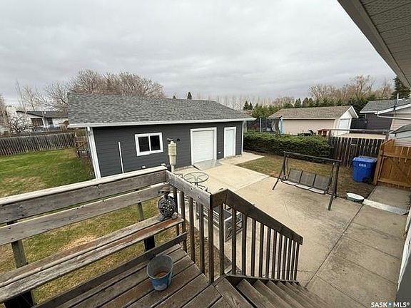 3rd image of 11 Banks CRESCENT