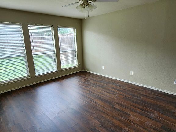 4th image of 2015 Kingsbridge Dr