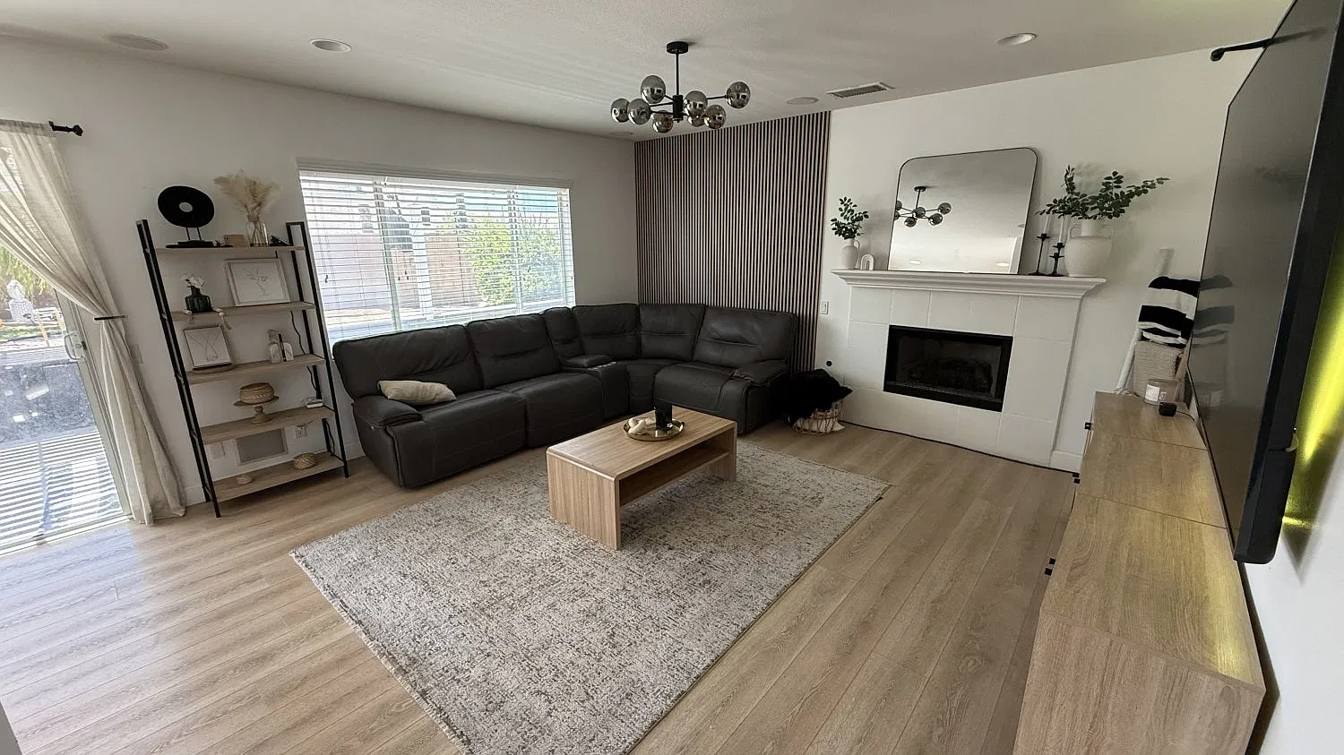 6 bed, 2917 sqft, $4,995 — Photo 2