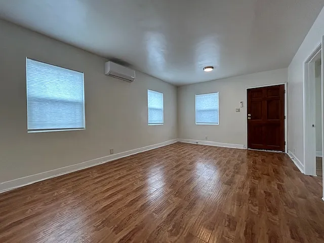 2 bed, 750 sqft, $3,795 — Photo 1