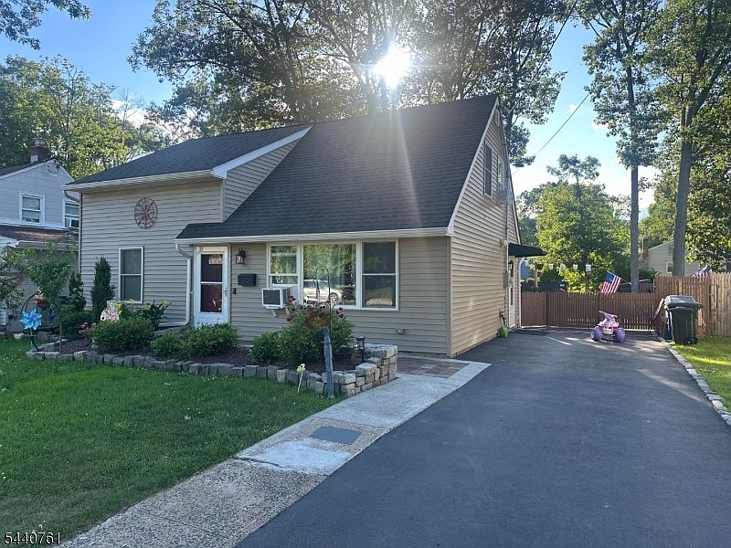 1st image of 30 Hunterdon Rd