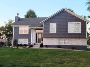 1400 SW 8th Ter, Oak Grove, MO 64075