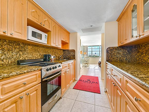 4th image of 19201 Collins Ave #730