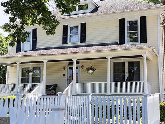 2nd image of 417 Park St SE