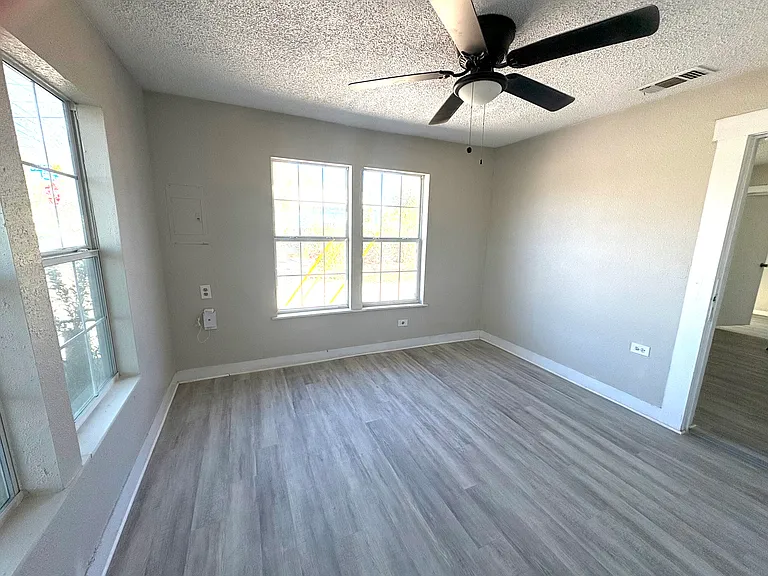 1618 N Hamilton St — Photo 2