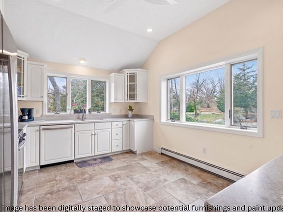 3rd image of 32 Howe Rd