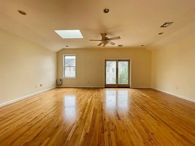 264 Custer Ave #2 — Photo 6