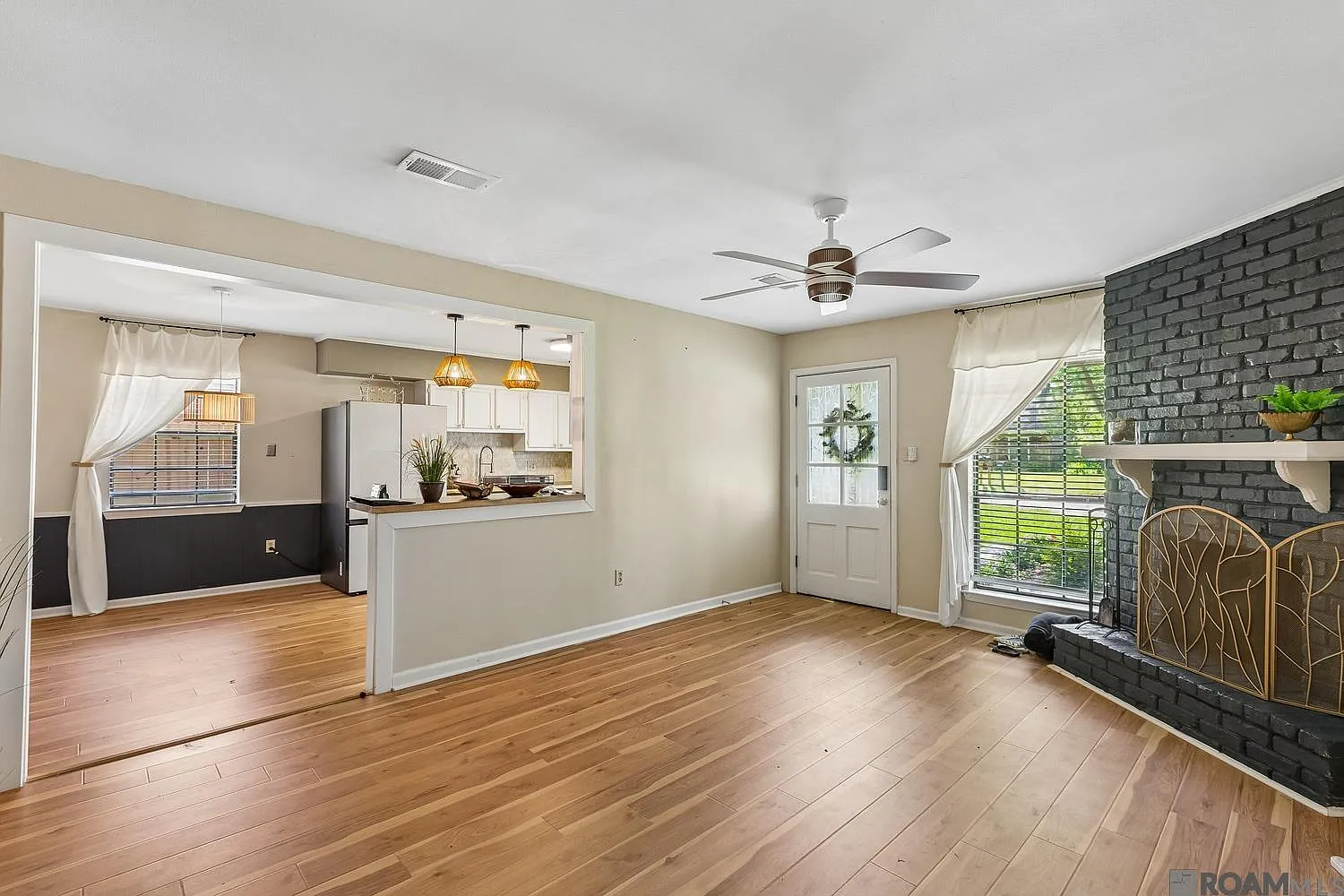 3 bed, 1196 sqft, $1,900 — Photo 4